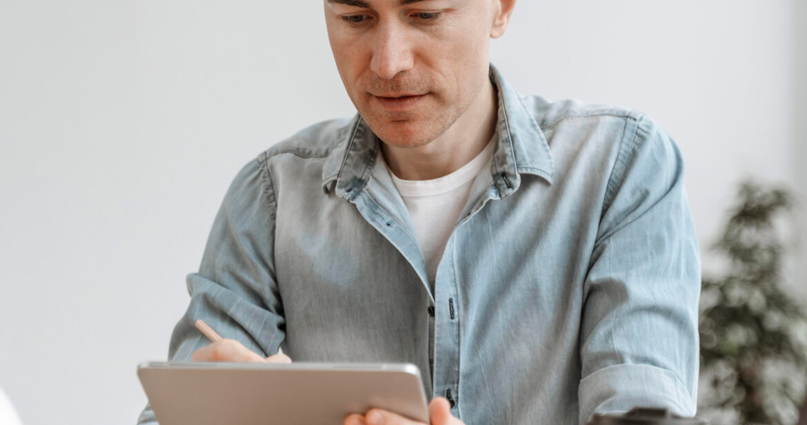 portrait-man-working-tablet portrait-man-working-tablet
